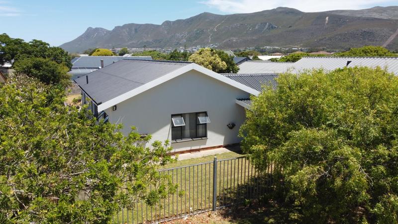 3 Bedroom Property for Sale in Sandbaai Western Cape